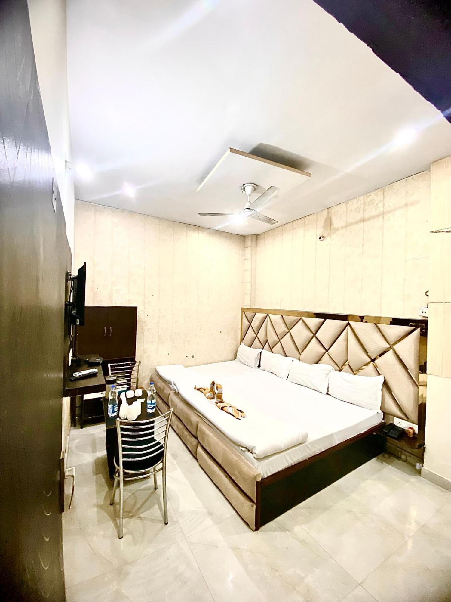 Swaran Hotel Amritsar Eksteriør billede