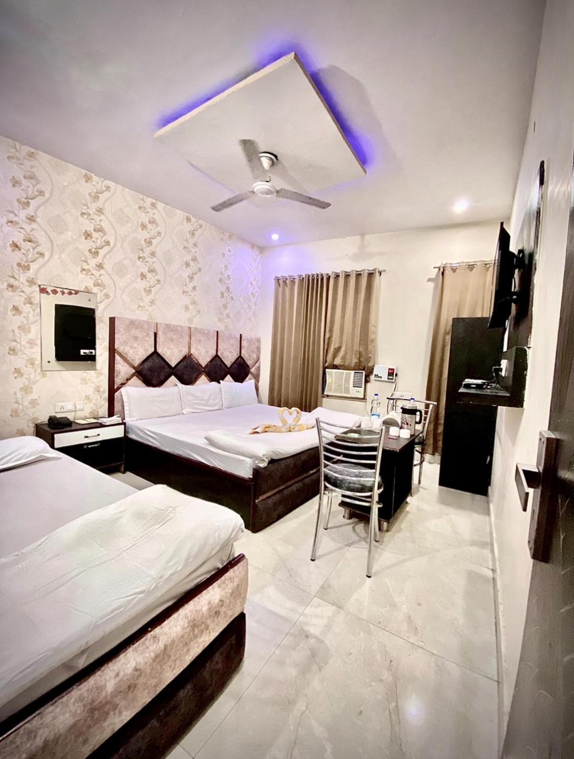 Swaran Hotel Amritsar Eksteriør billede